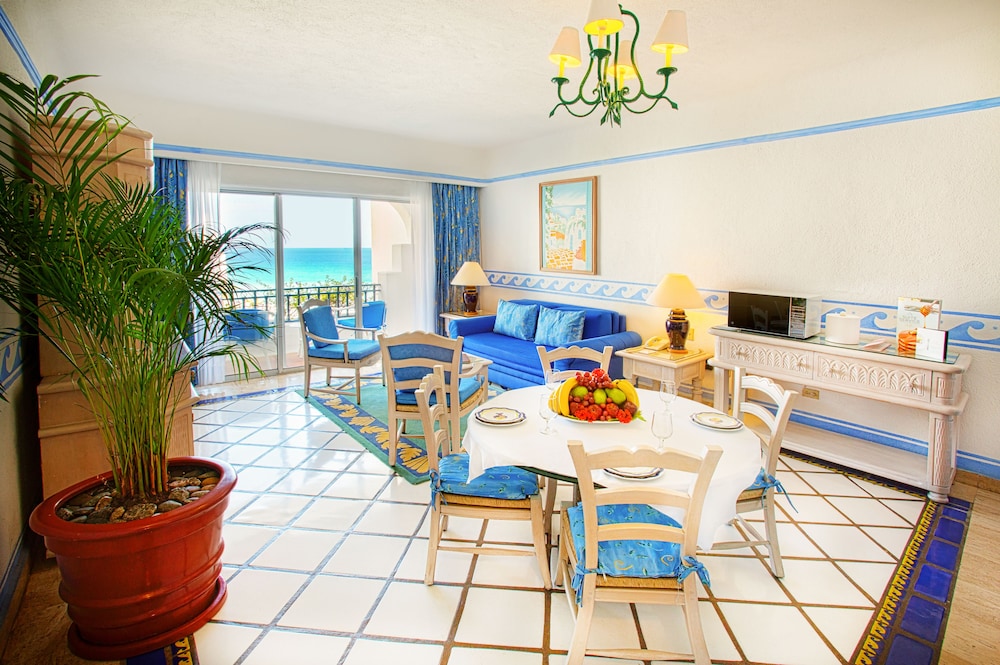 Luxury Suite - Photo 1