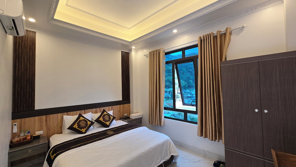 Superior Room, 1 Queen Bed, Mountain View