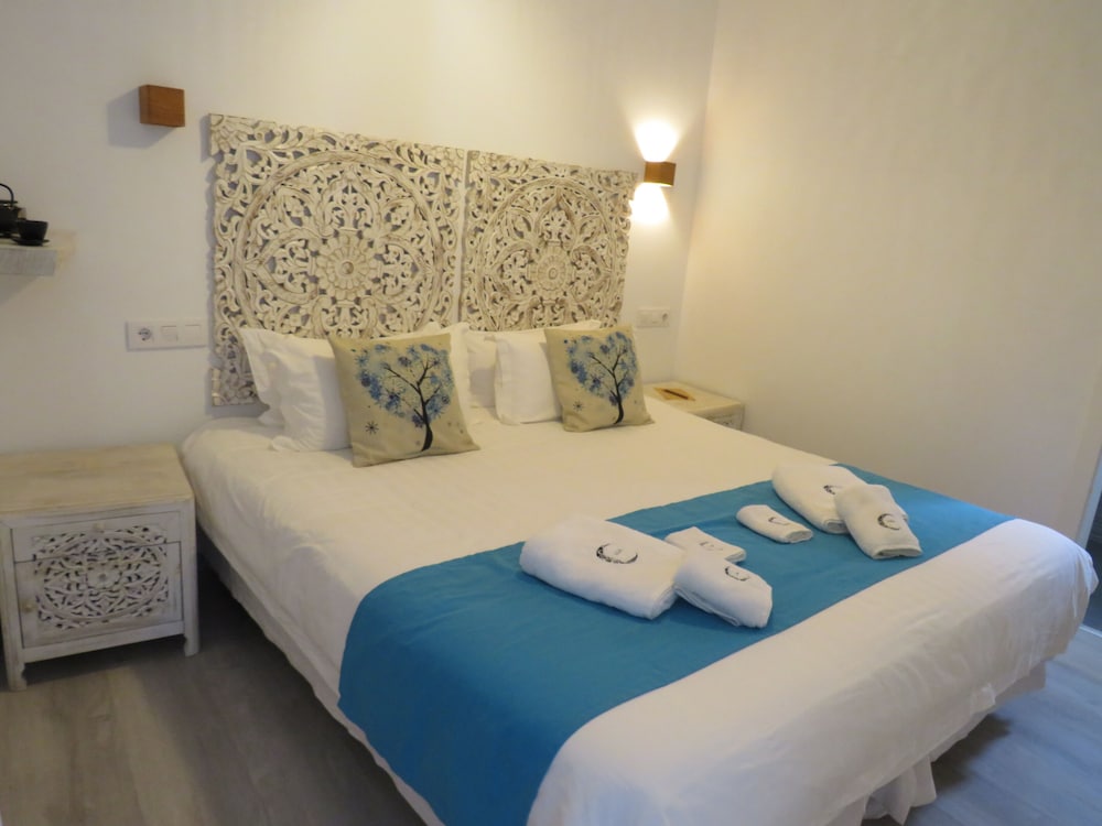 Standard Double or Twin Room photo 3