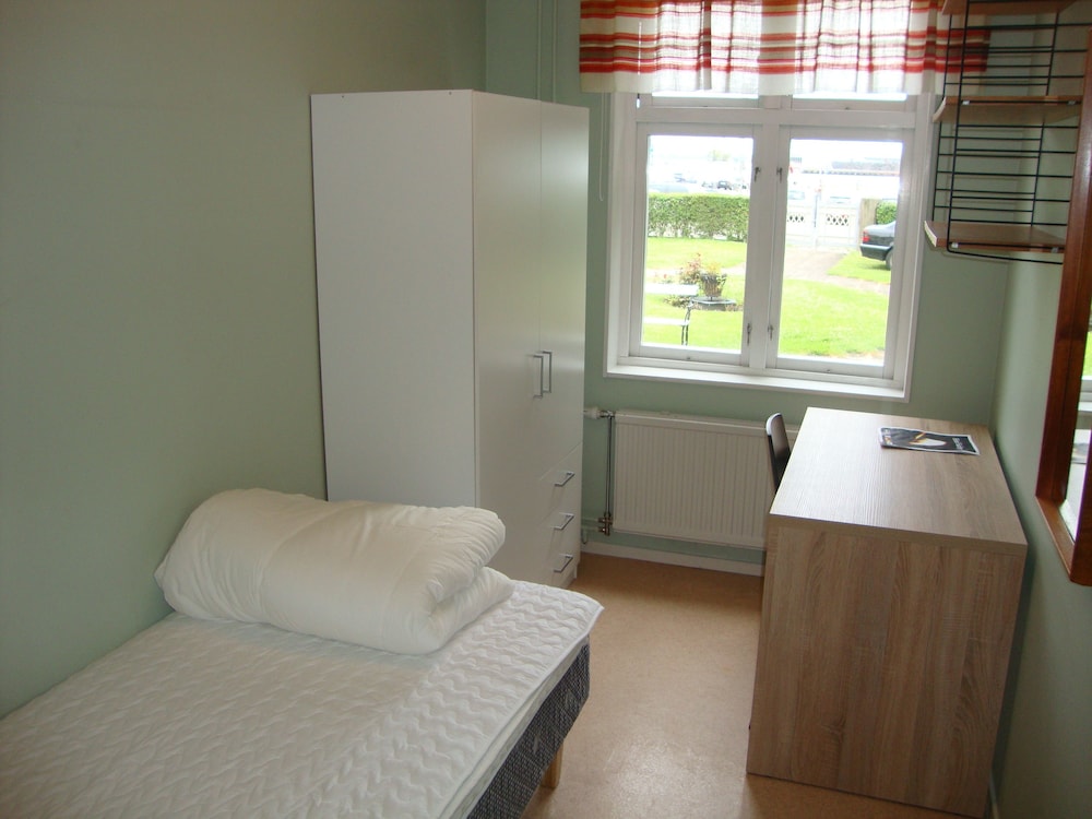 Standard Single Room, Shared Bathroom photo 2