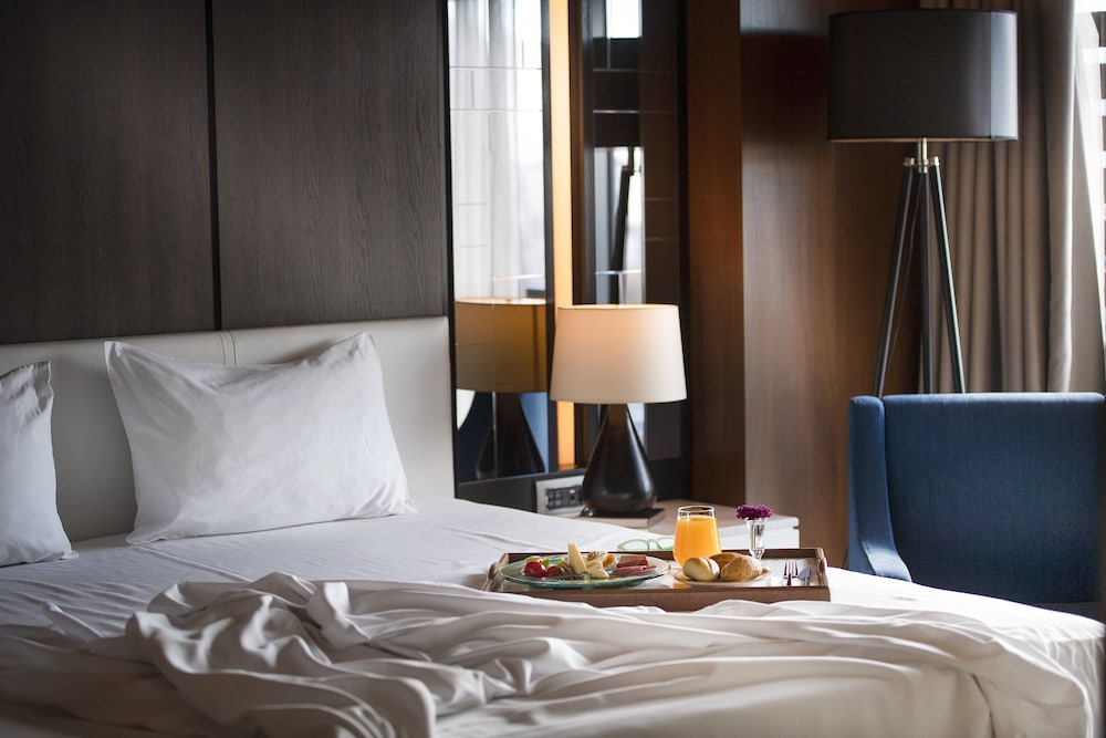 Suite, 1 King Bed, Non Smoking, Mountain View photo 3