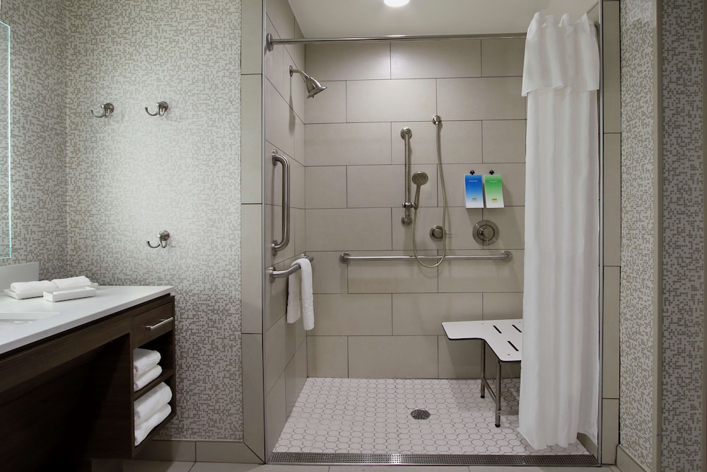 Studio, 2 Queen Beds, Accessible (Roll-In Shower) - Photo 14