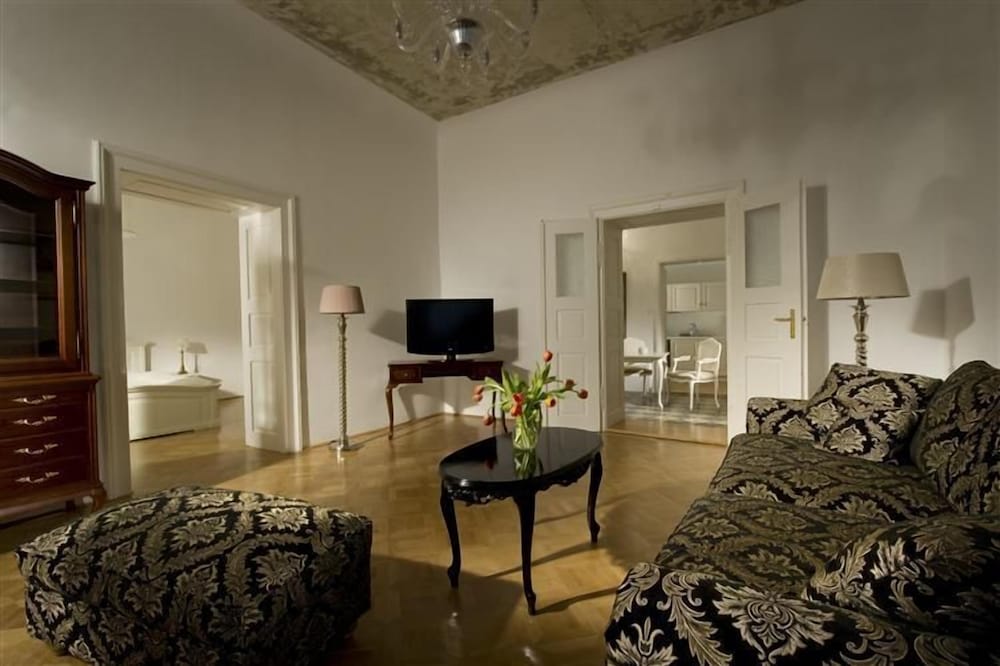 Executive Suite, 2 Bedrooms, Courtyard View