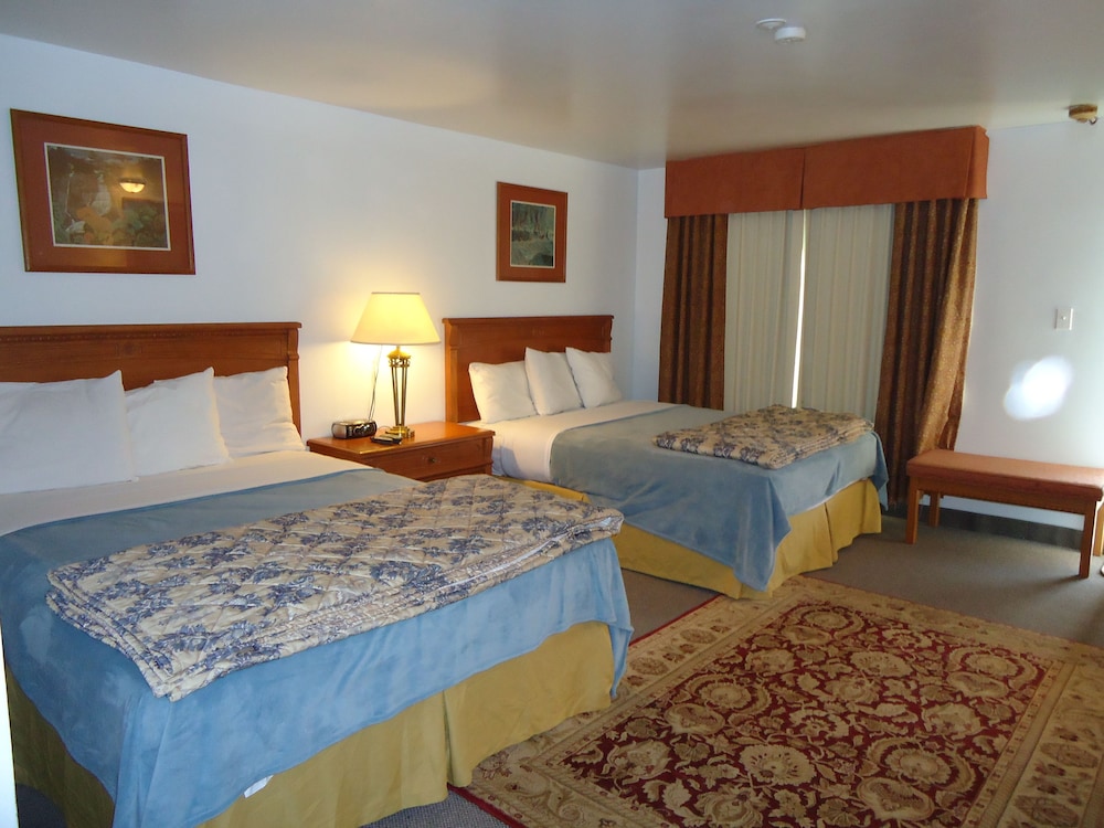 Double Room, 2 Queen Beds, Non Smoking photo 3