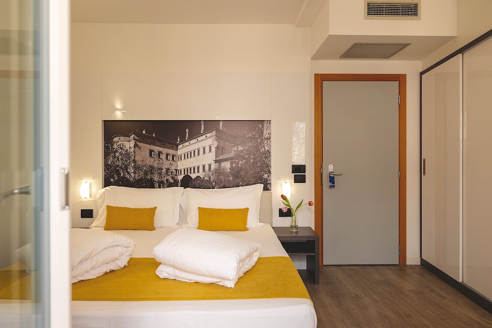 Standard Room photo 3