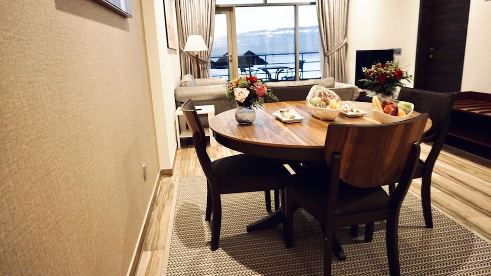 Suite, 2 Bedrooms, Sea View - Photo 8