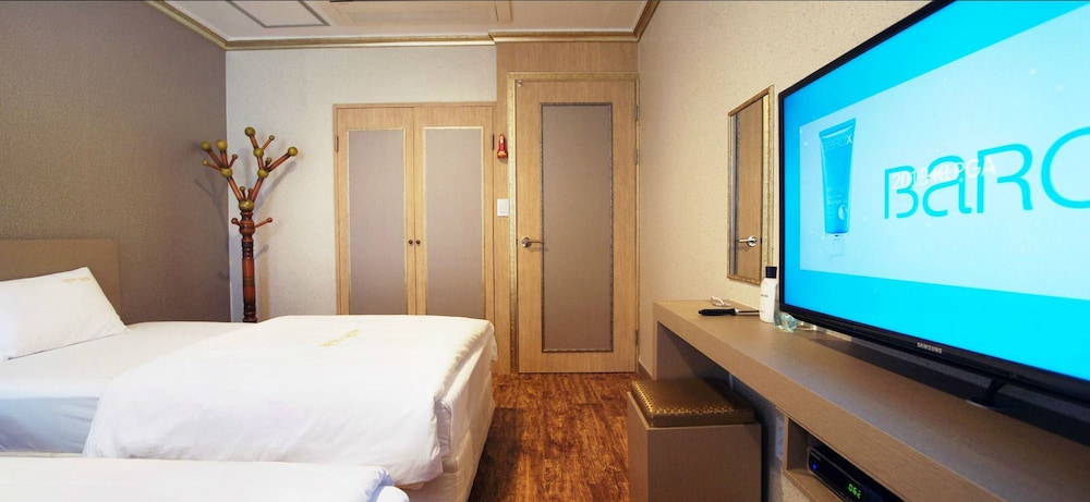 Standard Twin Room - Photo 3