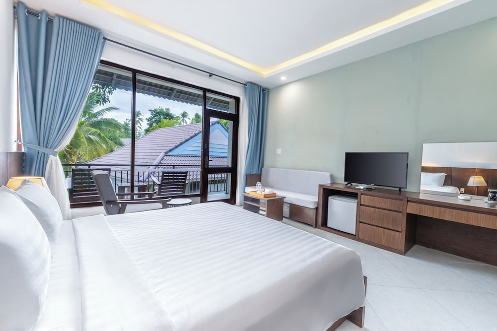 Deluxe Double Room, Pool View - Photo 1