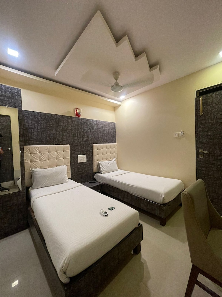 Deluxe Double Room - Photo 7