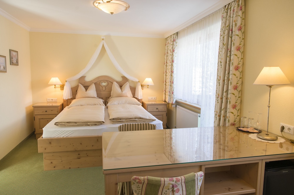 Family Suite, Balcony, Mountain View photo 1