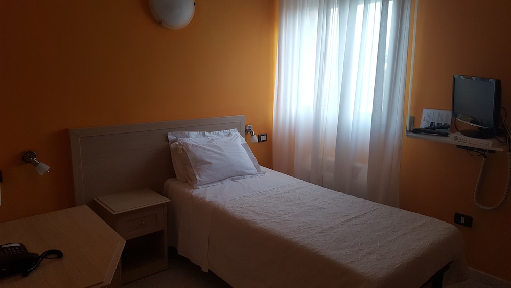 Single Room photo 2
