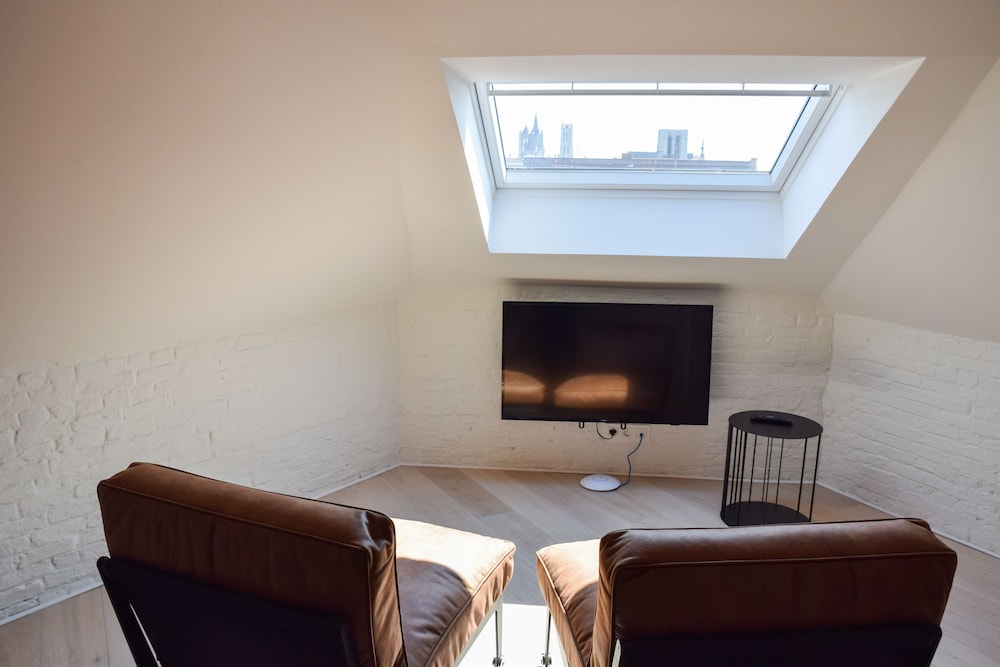 Studio (Duplex)