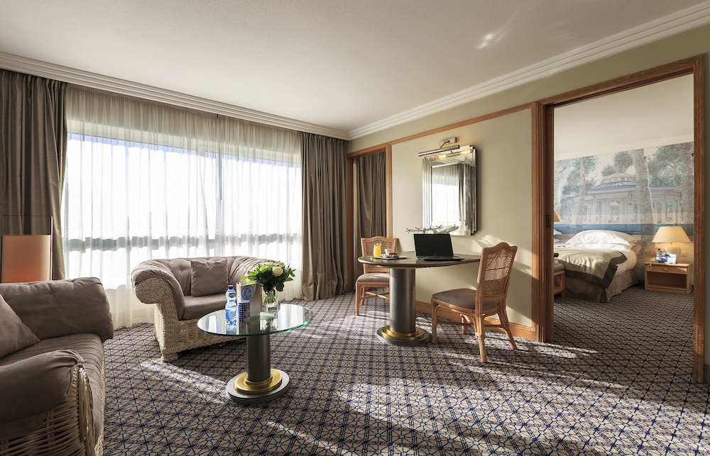 Deluxe Suite - Photo 3