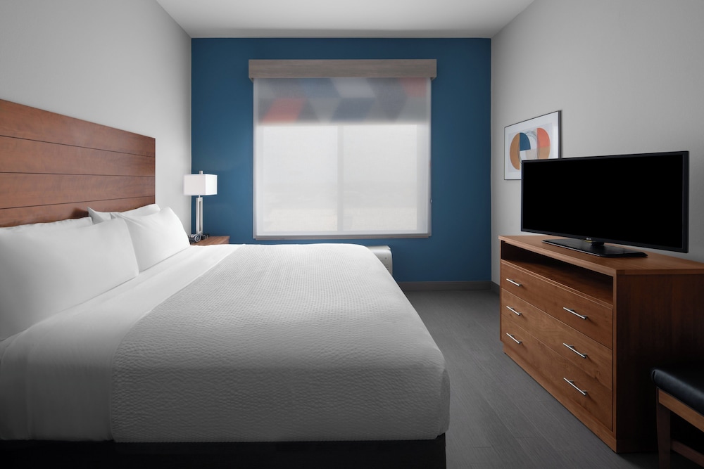 Standard Room, 1 King Bed, Accessible (Communication Accessible) photo 2