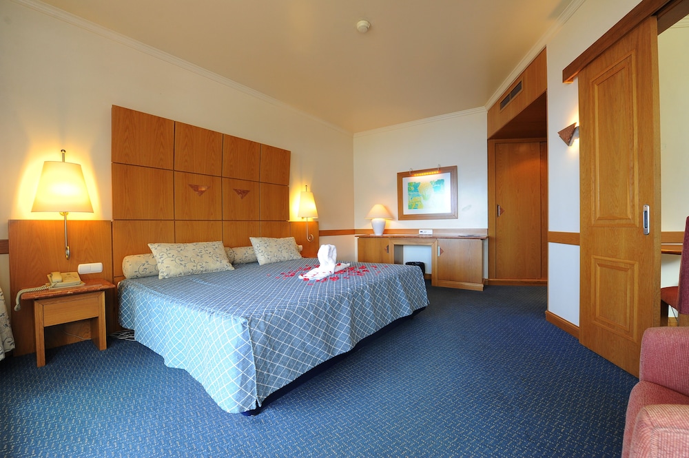 Standard Double or Twin Room photo 3