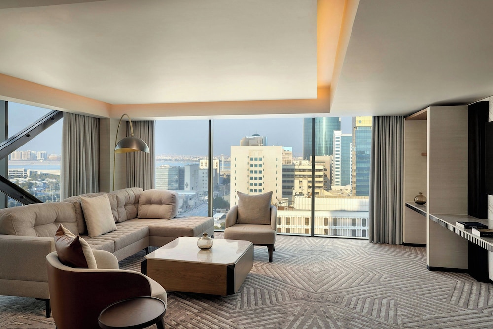 Club Suite, 1 King Bed, City View - Photo 6