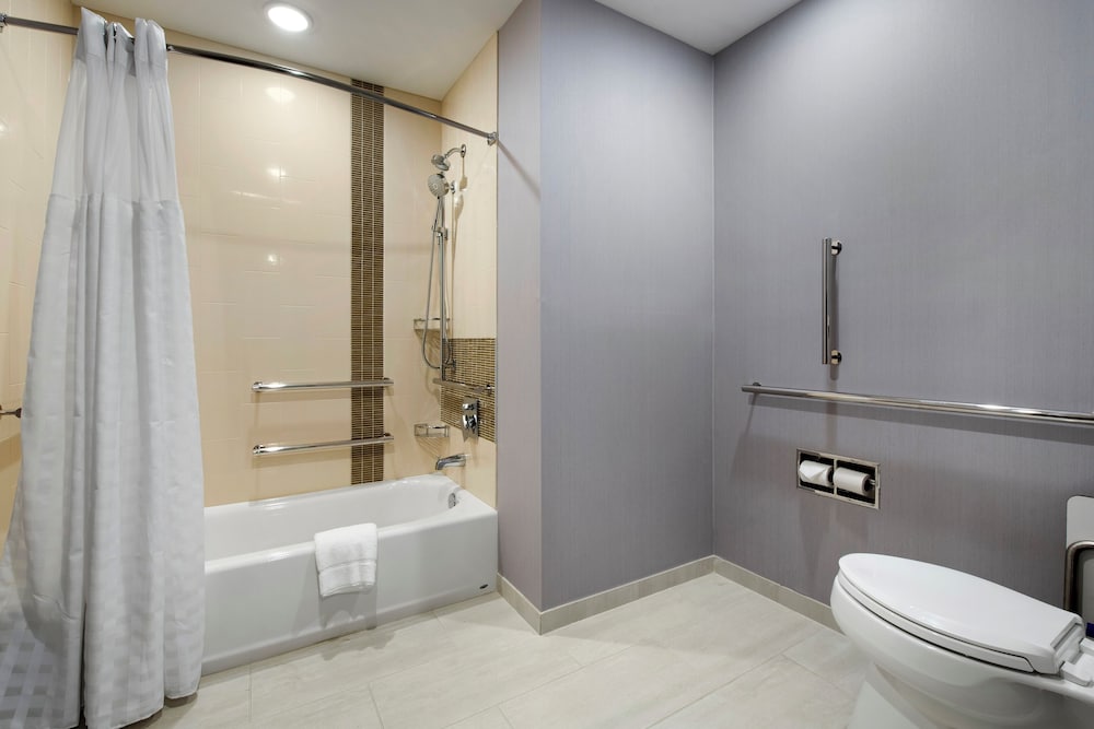 Room, 2 Queen beds with sofa bed, Bathtub - Photo 4