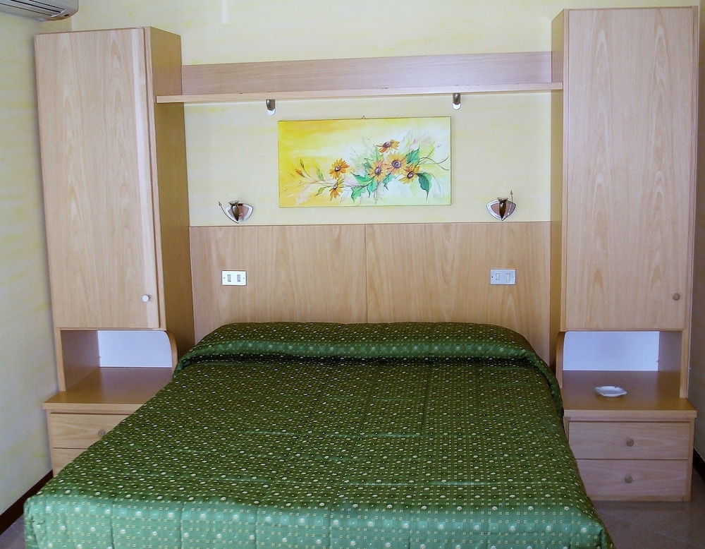 Economy Double Room photo 1