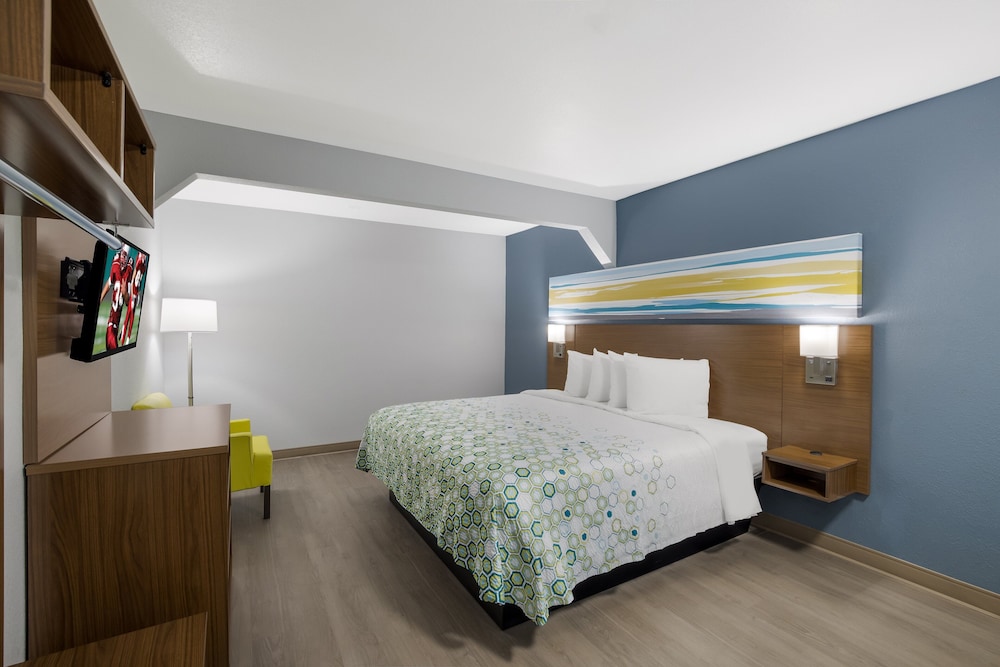 Studio, 1 King Bed, Non Smoking photo 1