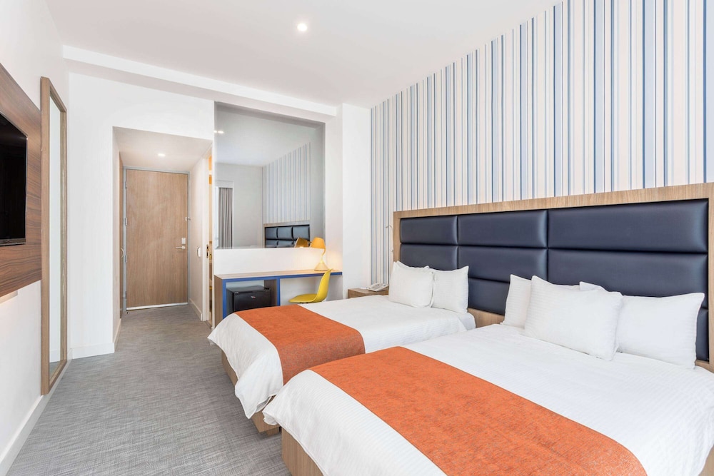 Suite, 2 Twin Beds, Non Smoking photo 3