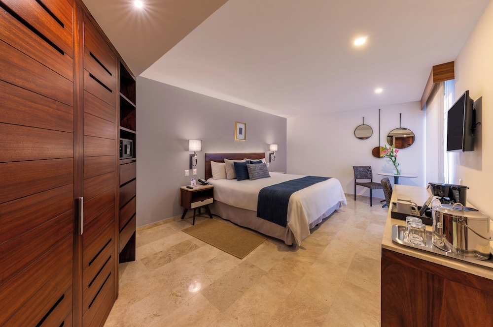 Deluxe King Bed