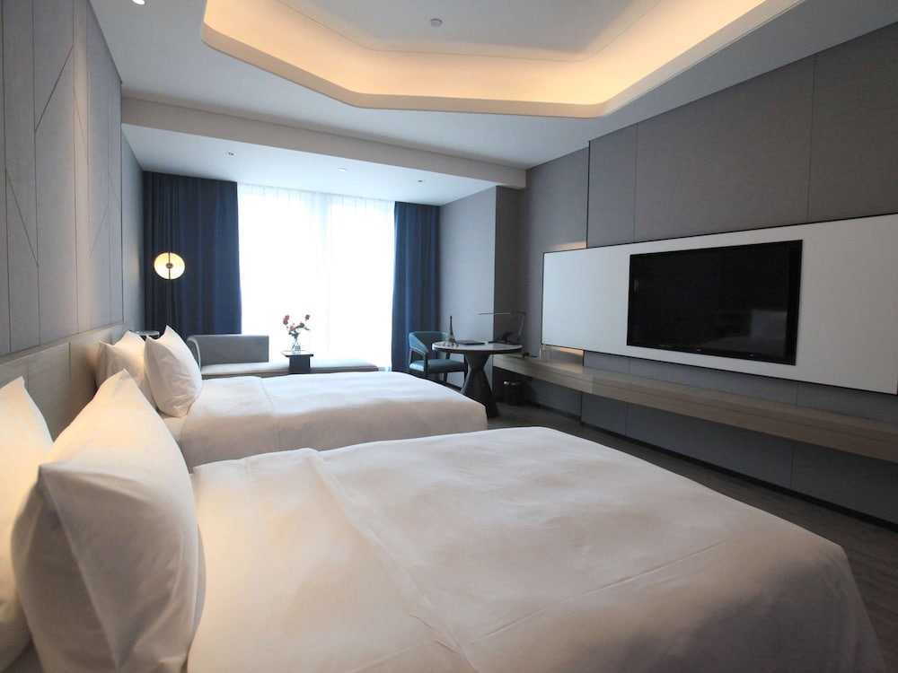 Superior Room, 1 King Bed