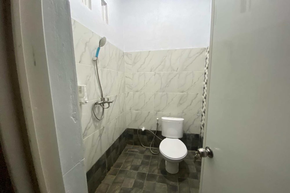 Economy Double Room - Photo 8