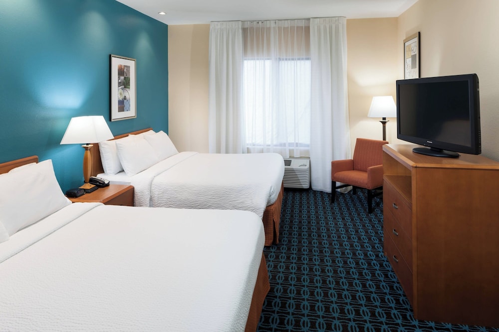 Suite, Multiple Beds (Mobility/Hearing Accessible, Tub) photo 2