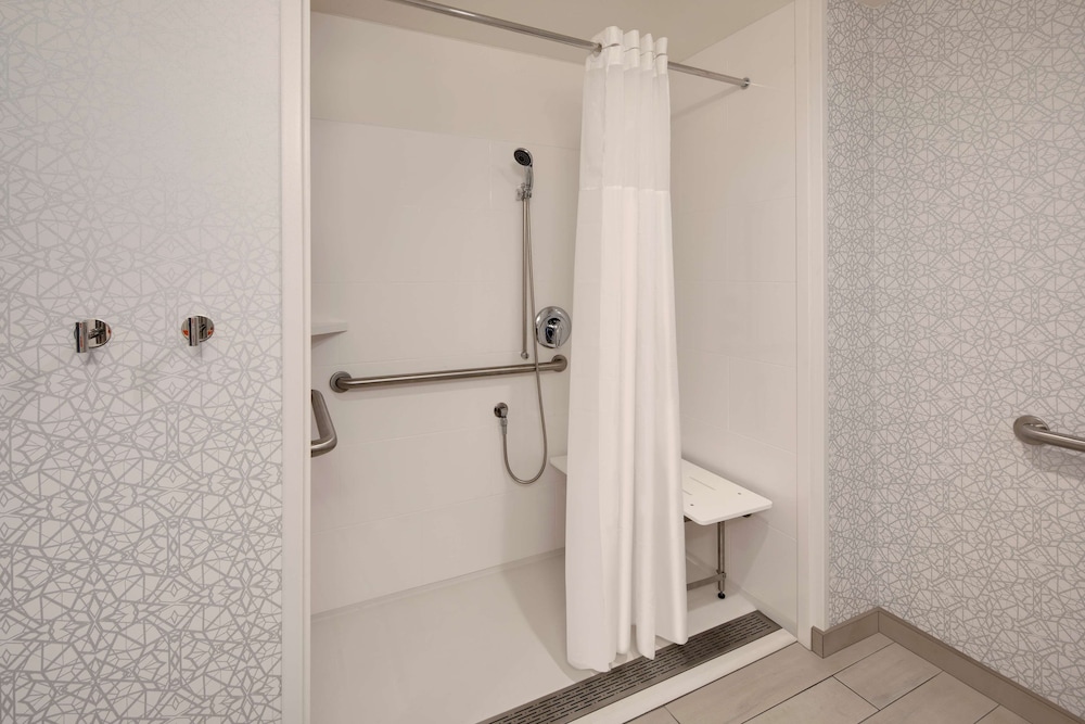 Room, 2 Queen Beds, Accessible - Photo 5