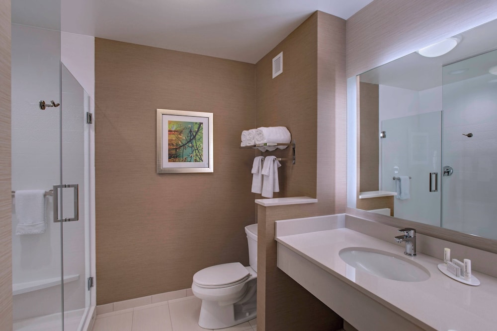 Suite, 1 King Bed with Sofa bed (Mobility/Hearing Accessible, Tub) photo 3