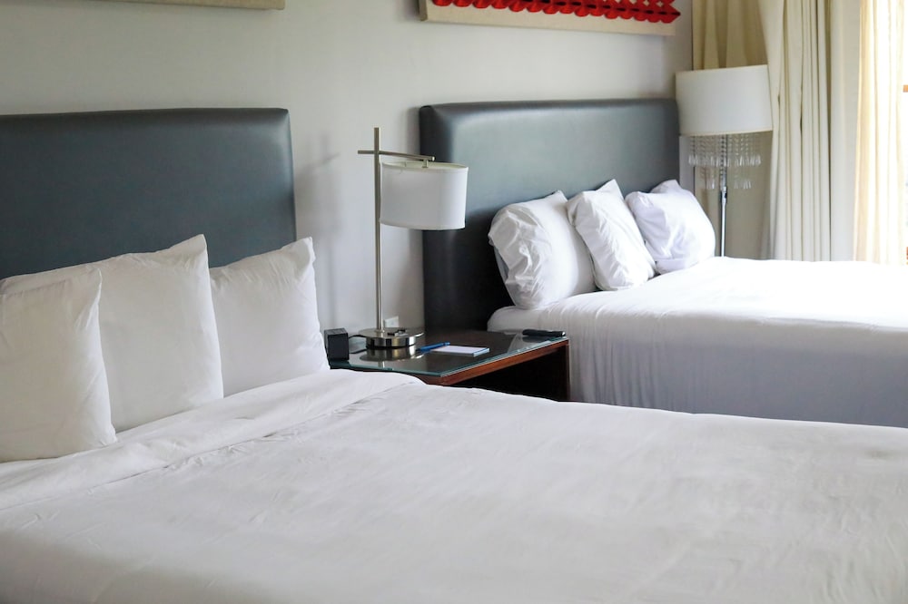 Standard Room, 2 Queen Beds, Non Smoking photo 2