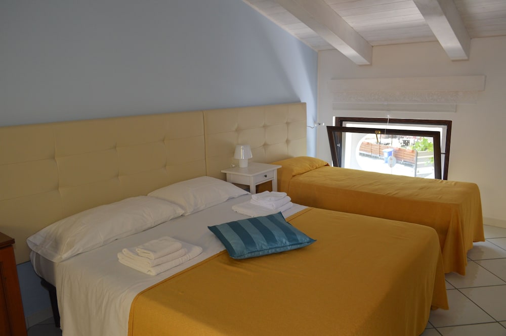 Deluxe Triple Room photo 2