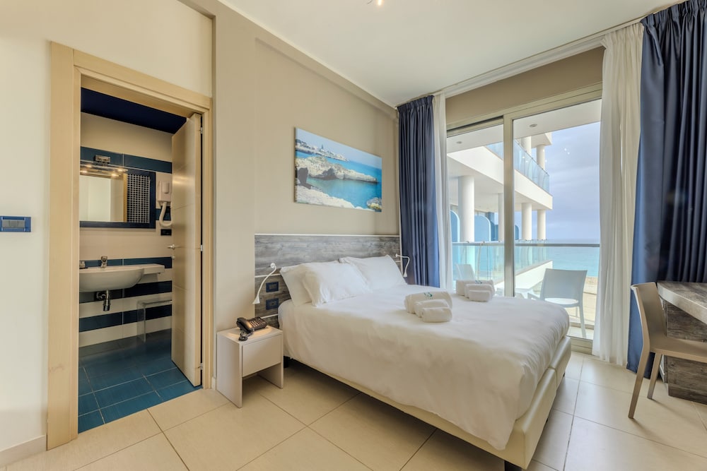 Superior Double Room, Balcony, Sea View photo 2