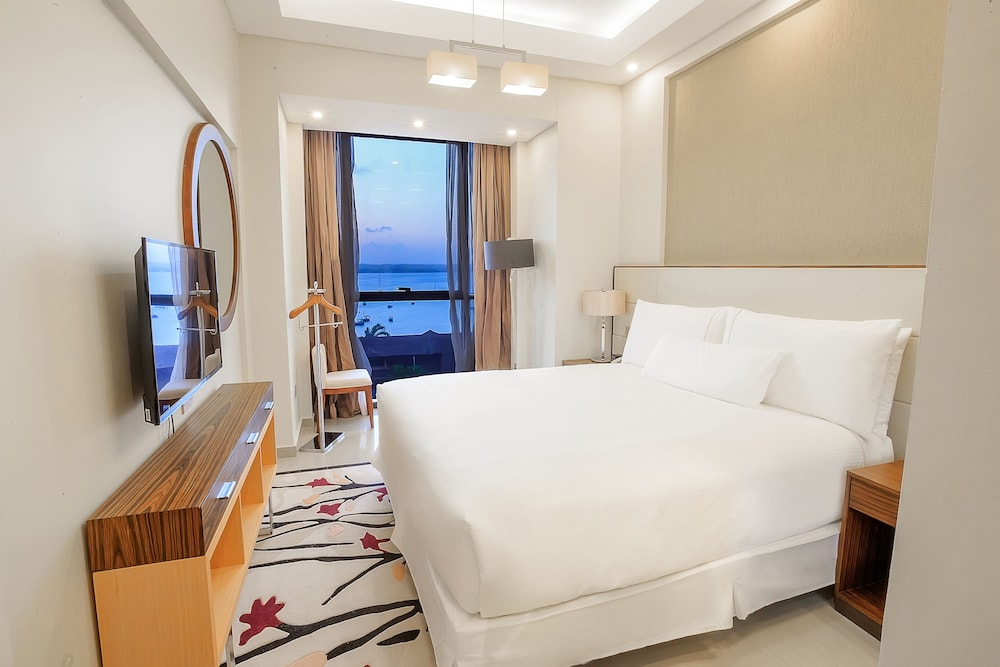 Premier Apartment, 1 King Bed, Ocean View - Photo 12