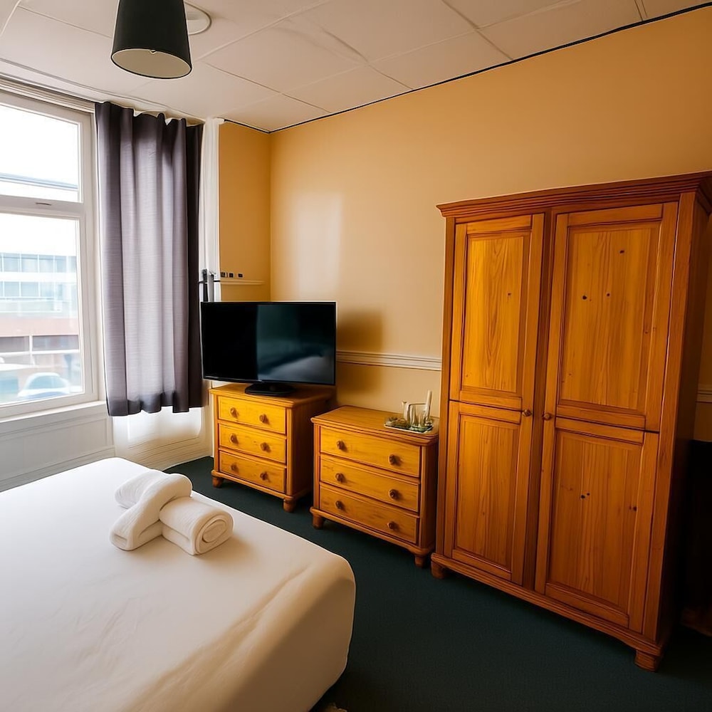 Standard Quadruple Room, Private Bathroom