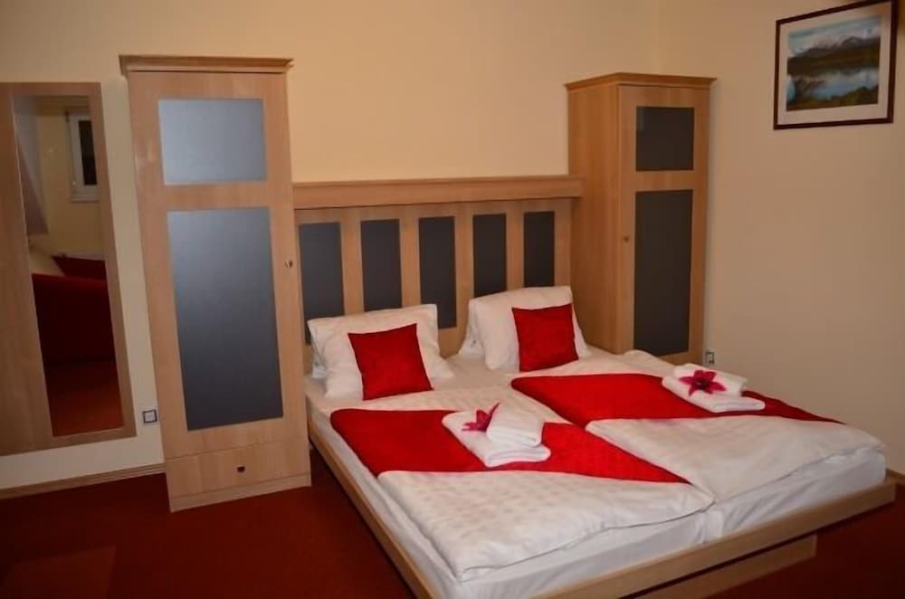 Standard Double Room (1 Extra Bed)