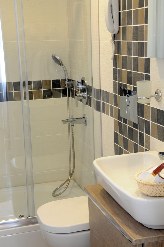 Double or Twin Room, Ground Floor photo 3