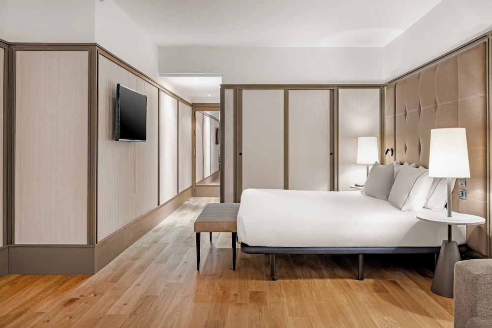 Superior Room, 1 King Bed