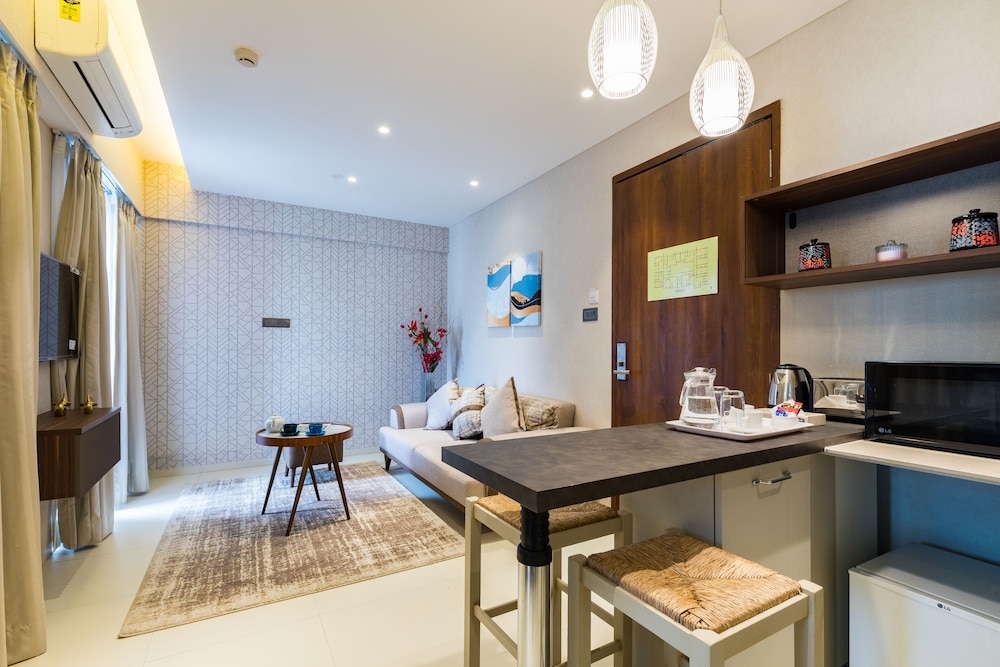 Suite Room with Balcony - Photo 7