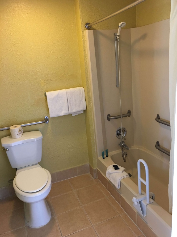Room, 1 King Bed, Accessible, Non Smoking - Photo 6