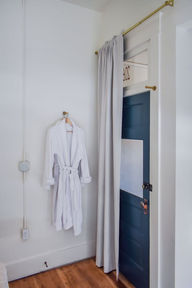 Classic Studio Suite, Garden View