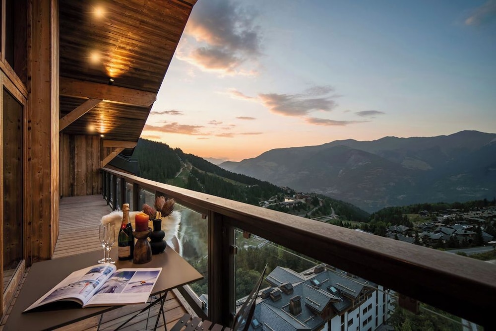 Luxury Apartment, Balcony, Mountain View