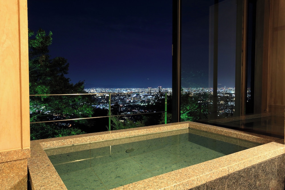 Luxury Suite -YAMATSUBAKI- photo 2