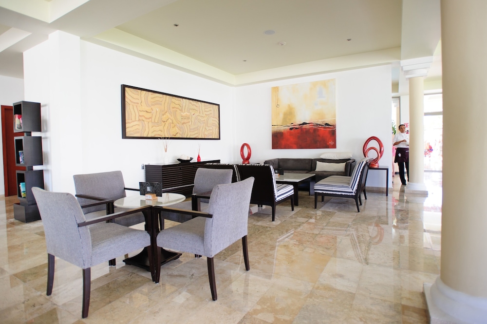 Suite (with Jacuzzi) photo 2