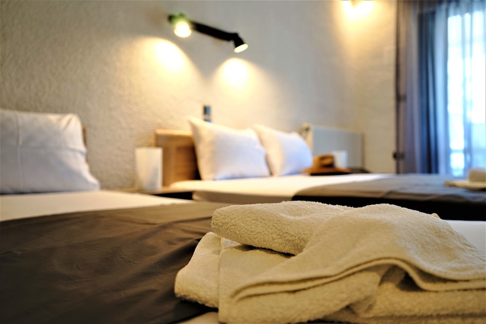Triple Room, Kitchenette, Sea Facing photo 2