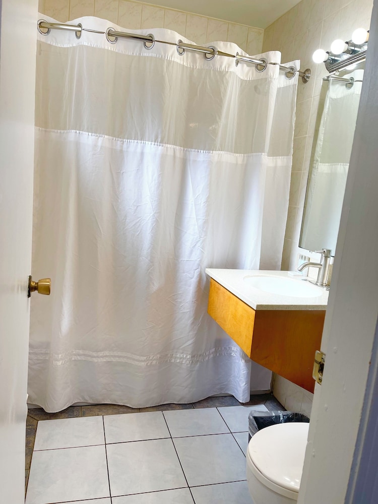 Room, 1 King Bed, Non Smoking - Photo 3