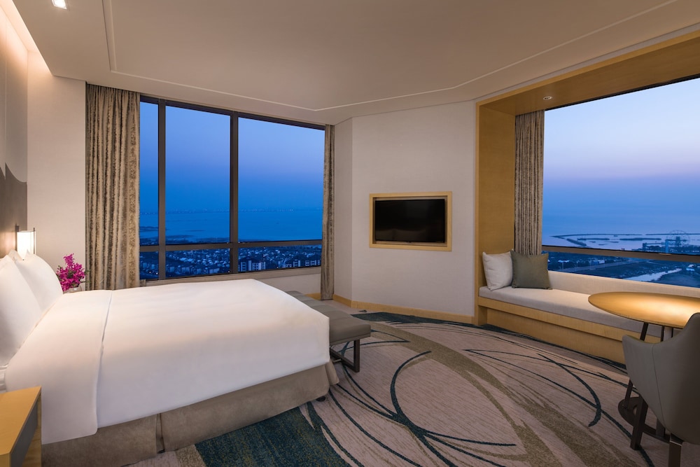 Premium Room, 1 King Bed, Lake View
