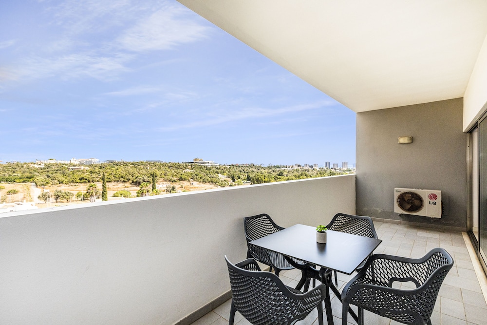 Apartment, 2 Bedrooms, Pool View - Photo 7