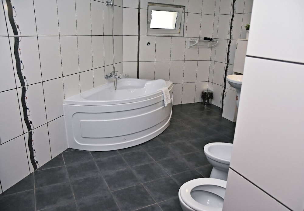 Deluxe Double Room (Shadows of Burgundy) photo 2