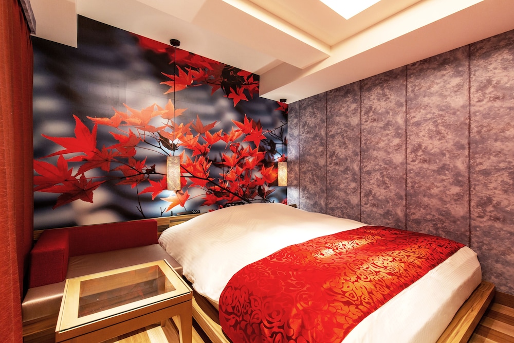 Deluxe Double Room, 1 King Bed, Refrigerator & Microwave photo 1